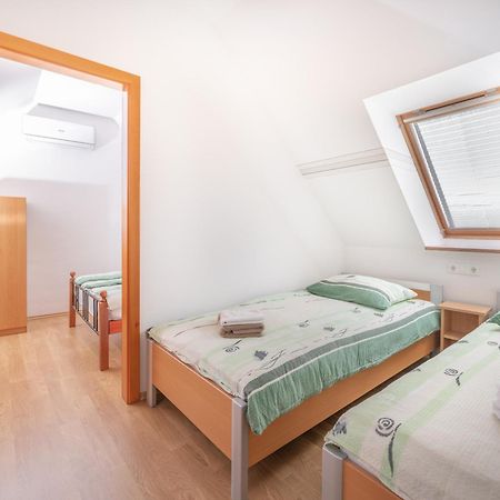 Apartments Suster Stari Trg ob Kolpi Exterior foto