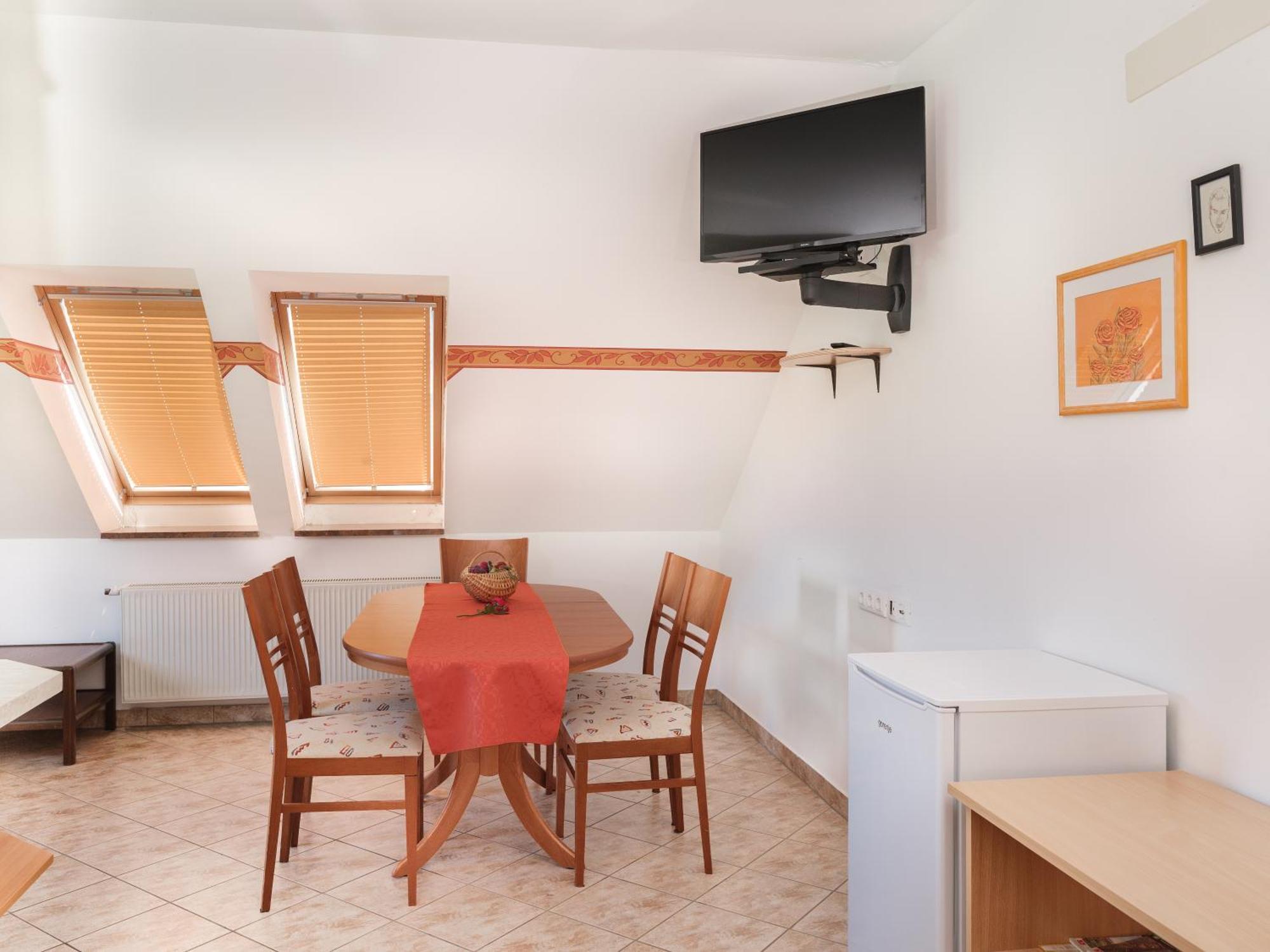 Apartments Suster Stari Trg ob Kolpi Exterior foto